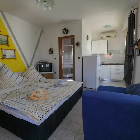 Dalmatian Coast W/ Garden & Sea View, Near - Moments F Apartment